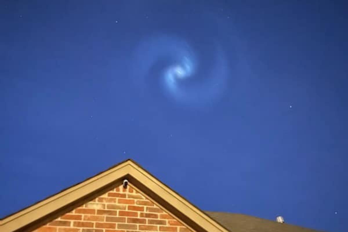 El Telescopio Subaru captó impactantes imágenes de un misterioso remolino sobre el cielo de Hawái