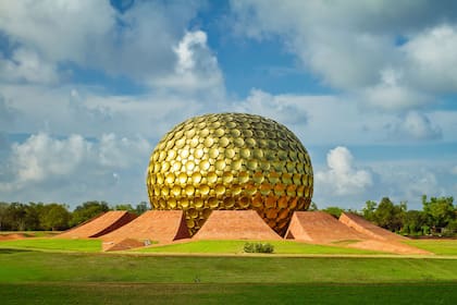 El Templo de la Madre, o Matrimandir, un domo en el centro de la ciudad donde se medita.