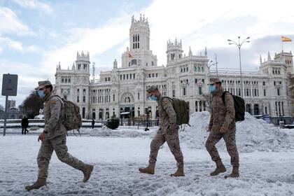 Las intensas nevadas causaron el cierre de más de 650 carreteras en todo el país, y fueron rescatadas más de 1500 personass