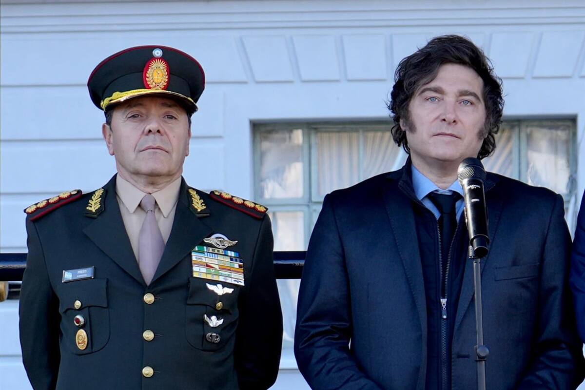 El teniente general Carlos Alberto Presti y el presidente Milei