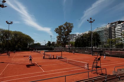El tenis aún no volvió a Buenos Aires, pero lo hizo en varias provincias, y la AAT quiere estar preparada para que no haya situaciones de violencia en su deporte.