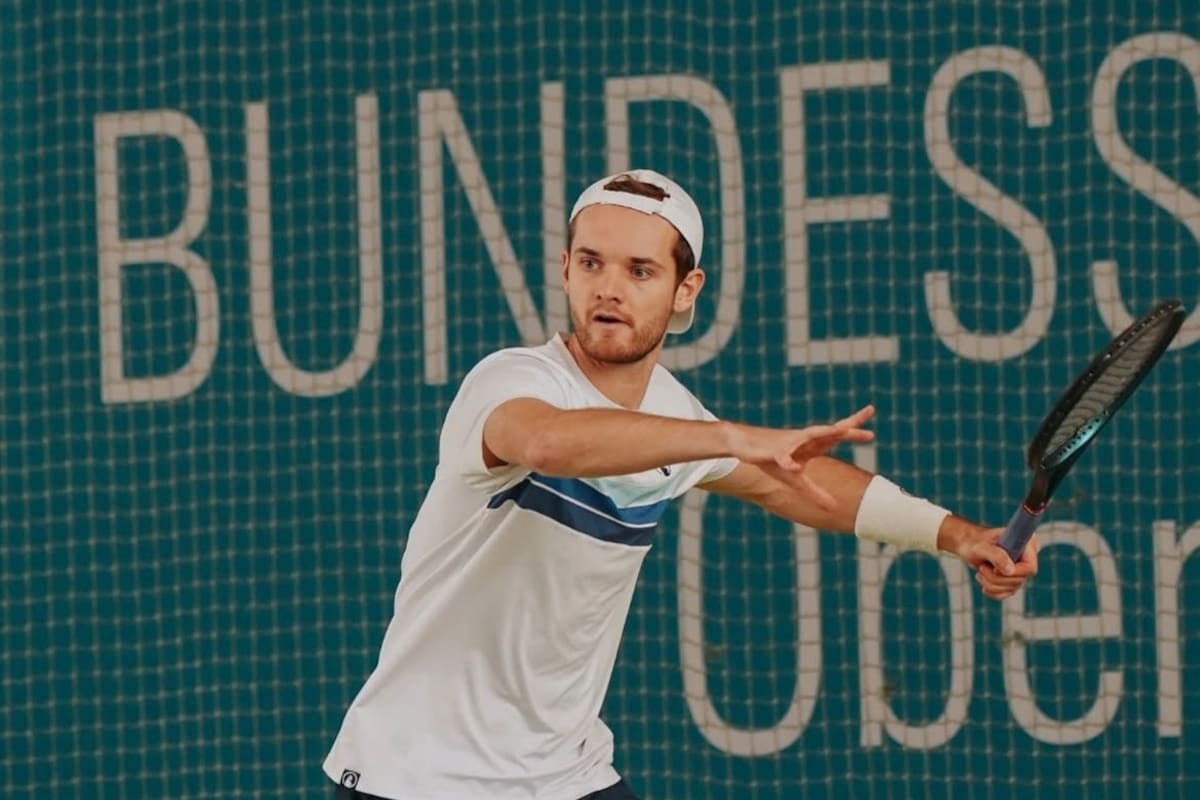 El tenista alemán Mats Rosenkranz decidió ducharse en medio de un partido en un Challenger de Grecia y fue descalificado