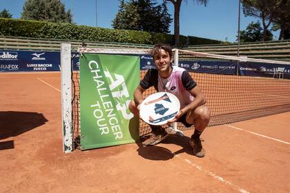 El tenista platense Tomás Etcheverry campeón del Challenger de Perugia, Italia.