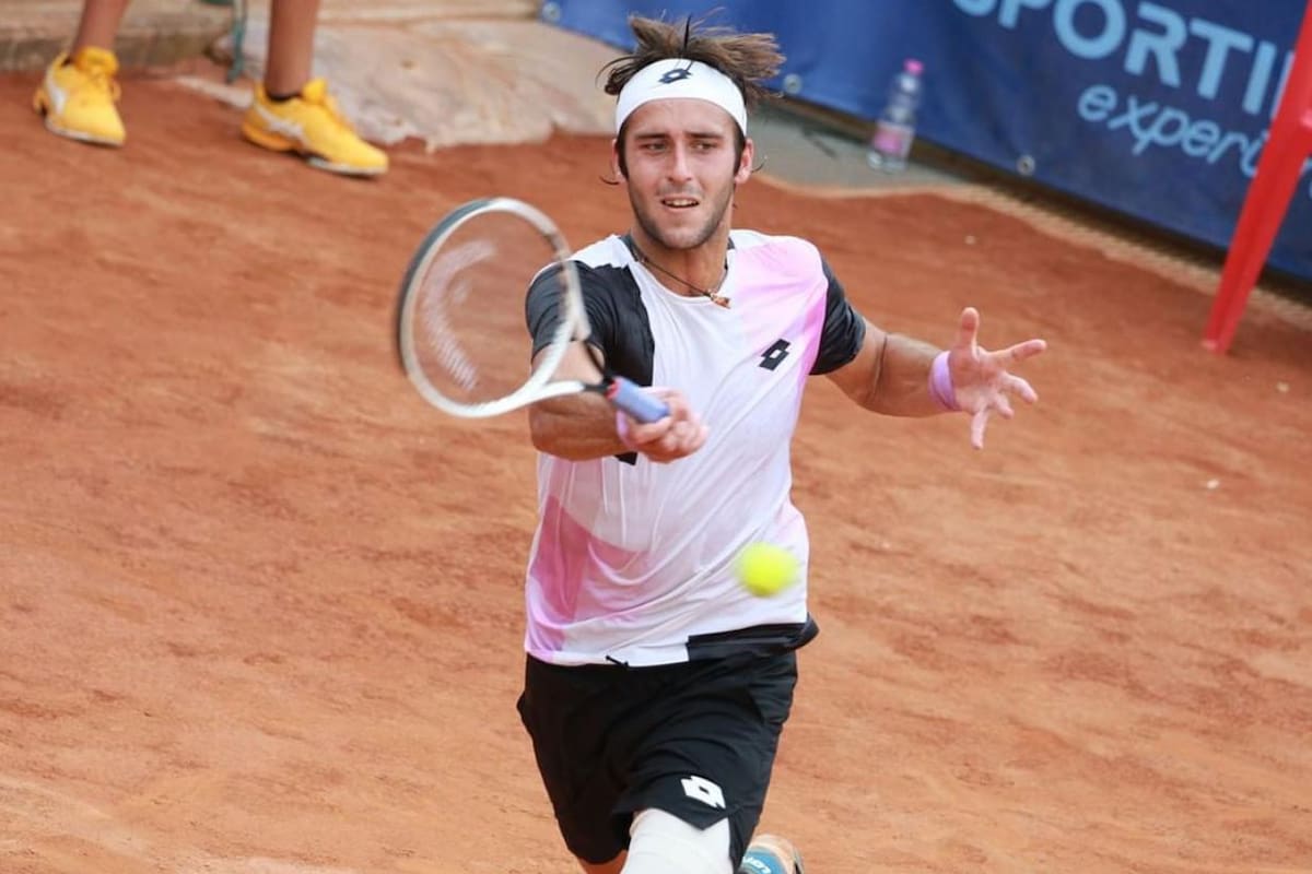 El tenista argentino Tomás Etcheverry vivió una pesadilla tras superar el límite de permanencia en Europa.