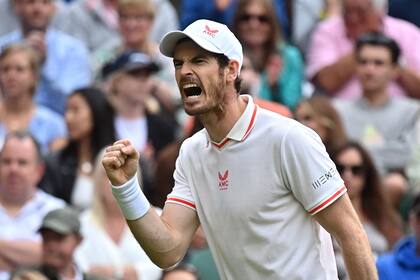 El tenista británico Andy Murray, un símbolo de superación y compromiso, salió en apoyo del servicio médico británico.