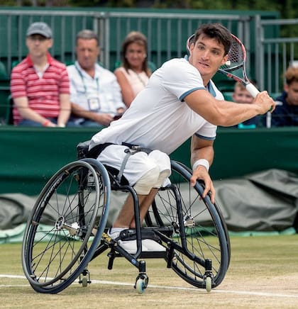 El tenista en acción durante la última edición de Wimbledon, donde perdió la final frente al sueco Stefan Olesson por 7/5 3/6 y 7/5.
