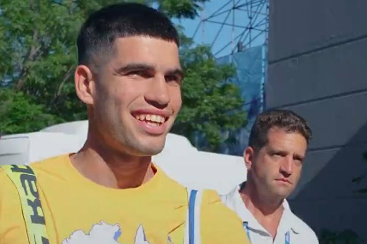 El tenista español Carlos Alcaraz ya está en Buenos Aires para disputar el Argentina Open; lo acompaña Evaristo Sanguinetti, su guardaespaldas, un profesional que supo cuidar a Maradona, Madonna y a los Rolling Stones