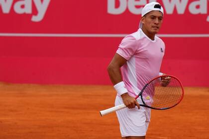 El tenista Sebastián Báez, el mejor argentino del ranking ATP, comenzó su defensa del título en Estoril con una victoria ante Radu Albot