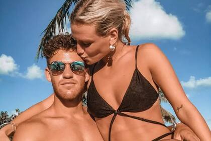 El tenista y la modelo descansaron en un lujoso alojamiento de las islas Baleares.