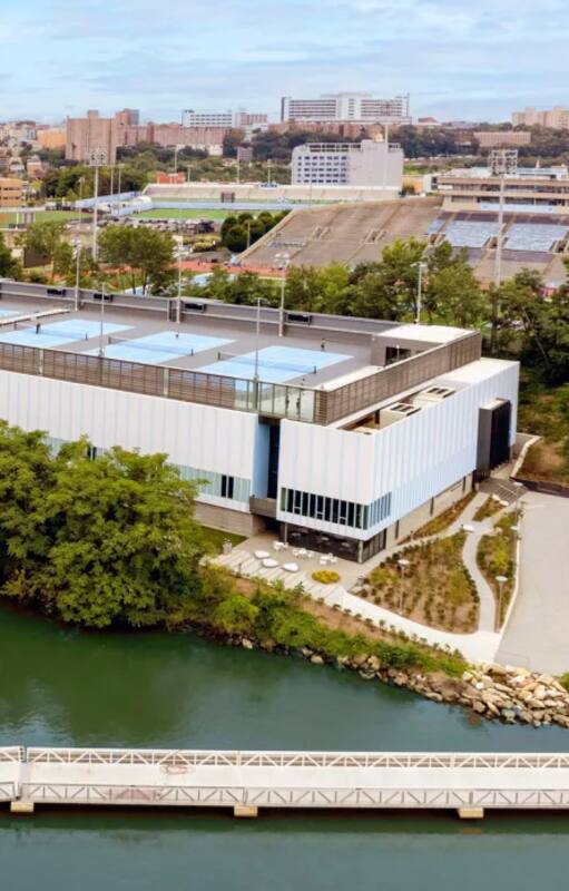 El Tennis Center de la Universidad de Columbia en Manhattan está tan cerca del río que tiene altas chances de inundarse con lluvias o crecidas del nivel del agua