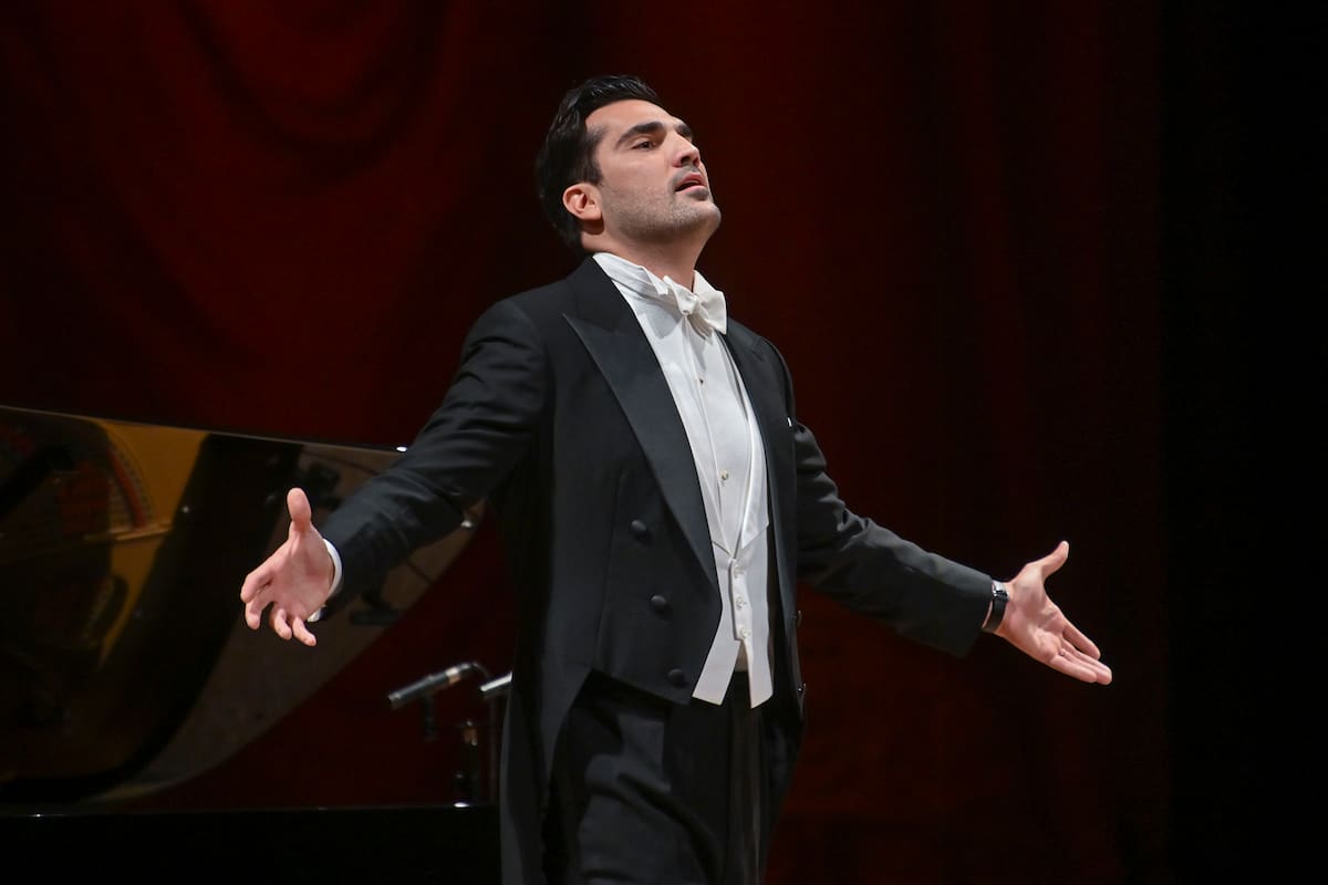 El tenor Jonathan Tetelman en el Teatro Colón