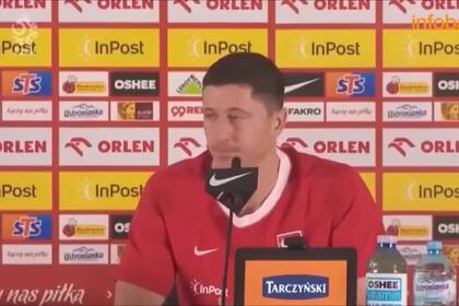 El tenso cruce entre Lewandowski y un periodista por una picante pregunta sobre Messi