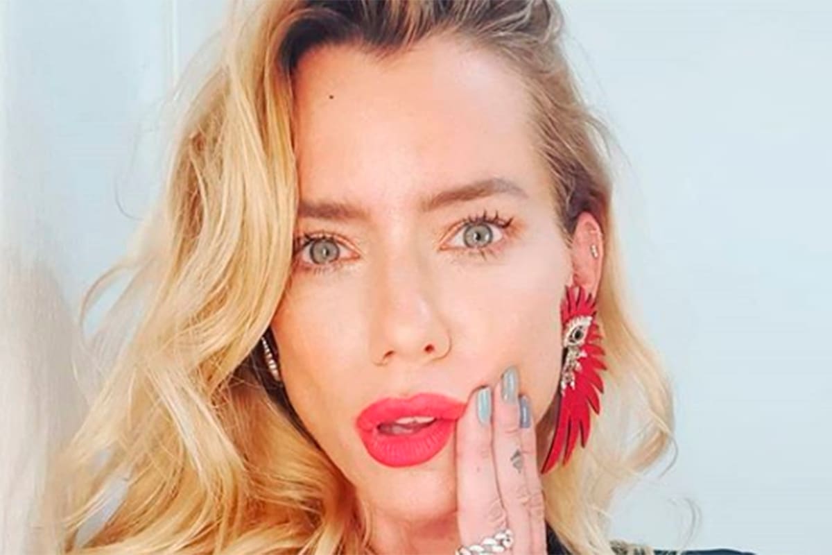 El tenso momento de Nicole Neumann: le estornudaron muy cerca de la cara mientras daba una nota