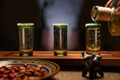 El tequila es un destilado del agave con 55% de alcohol (Pexels/Los Muertos Crew)