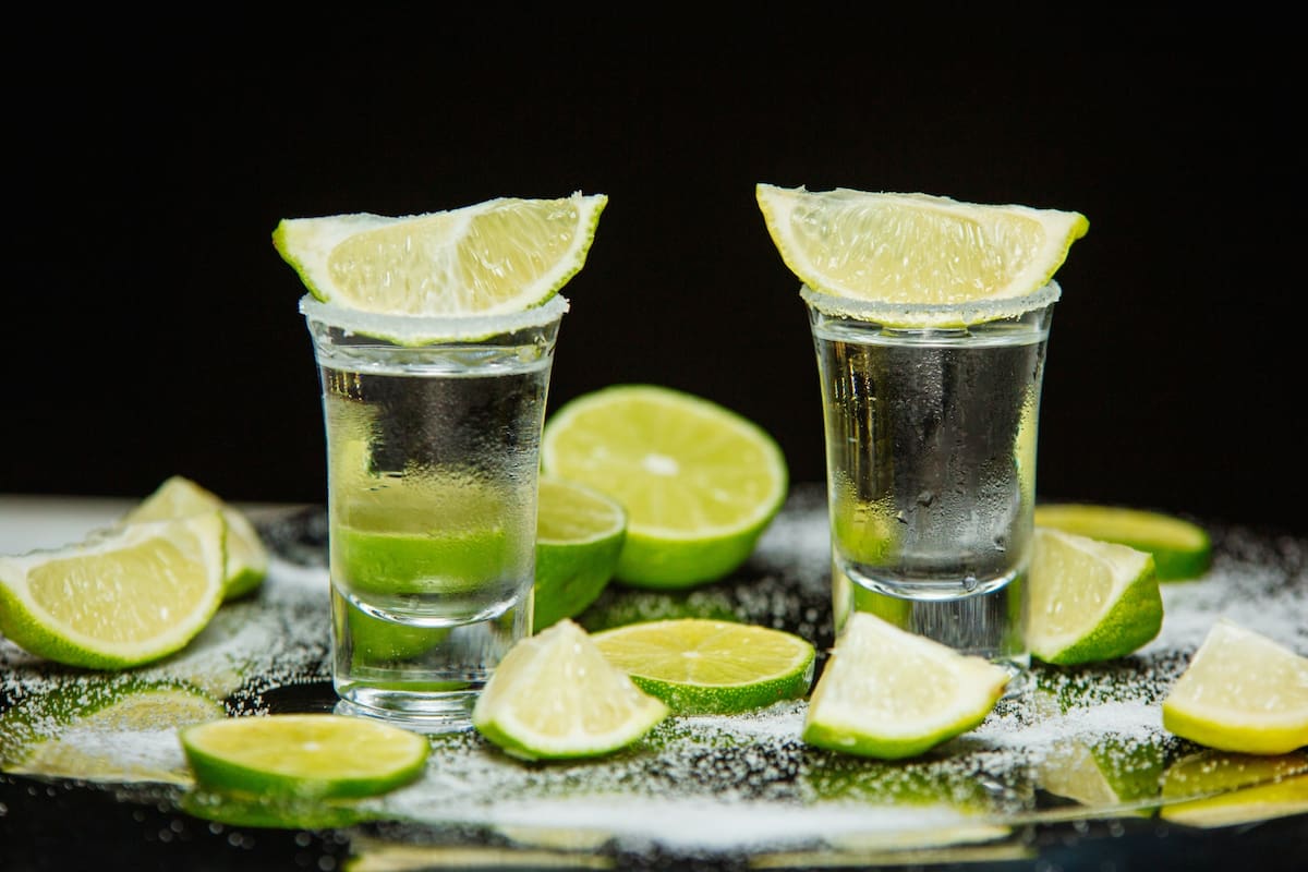 El tequila es una bebida tradicional mexicana que se popularizó en todo el mundo