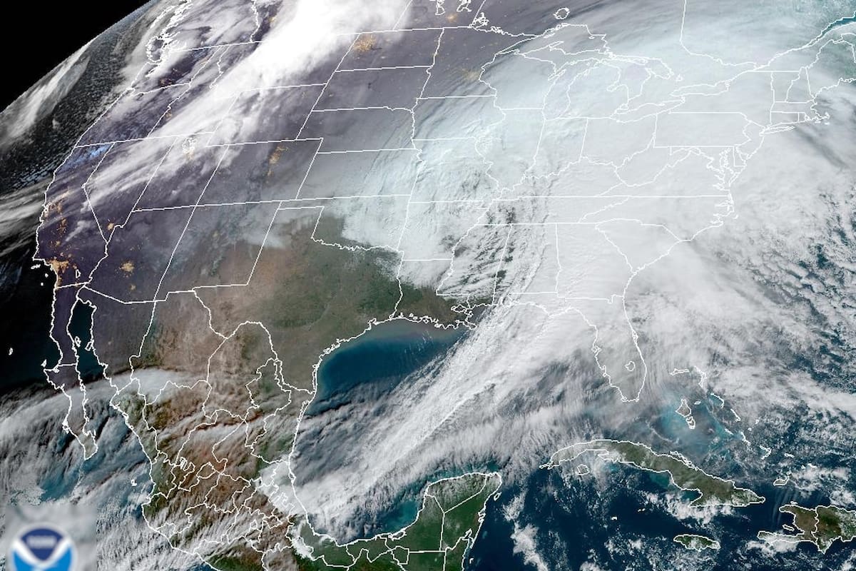El tercio oriental de Estados Unidos se encuentra bajo el efecto de una intensa tormenta invernal