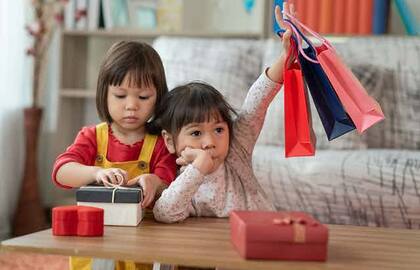 El término “niño hiperregalado” se refiere a aquellos niños que reciben una cantidad excesiva de regalos a lo largo de todo el año