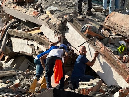 El terremoto de magnitud 7,4 que sacudió Colombia dejó al menos 181 muertos, más de 1300 heridos y unas 2000 personas desaparecidas, según el último parte oficial