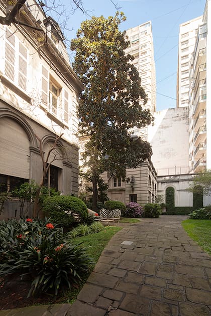 El terreno contiguo de la casa se convertirá en un edificio con 40 departamentos
