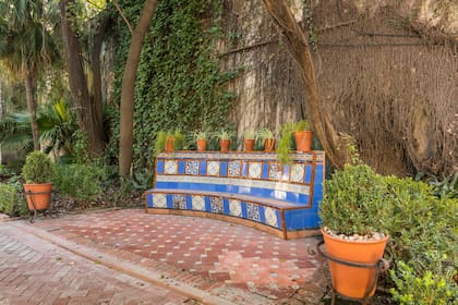 El terreno del Palacio Noel fue la quinta de la familia Barquin y luego de los Estrada, quienes dividieron sus terrenos y vendieron a los Noel.