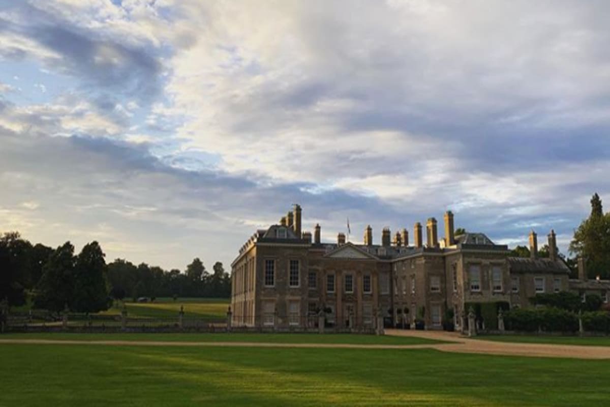El terreno ocupa más de 200 hectáreas -o manzanas-: un pueblo entero. La casa se construyó a principios del 1500 y se destaca como una de las más imponentes de la arquitectura británica