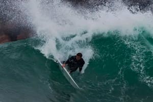 El terrible video que muestra el ataque de un tiburón a un surfista
