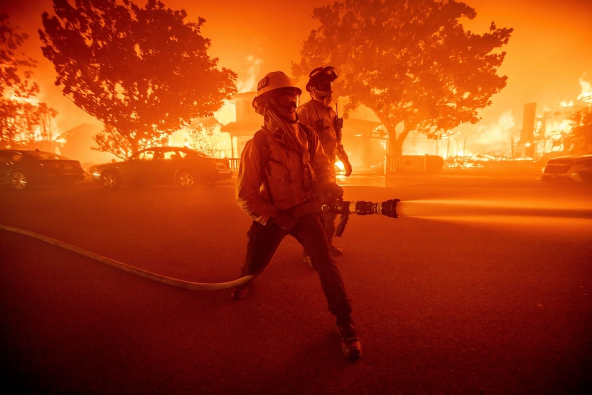 El territorio norteamericano enfrenta una jornada de severos contrastes que incluye incendios fuera de control en California