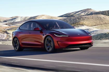 El Tesla Model 3 RWD, con un costo estimado de US$44.130, se mantiene como la puerta de acceso a la gama de la compañía en septiembre de 2025
