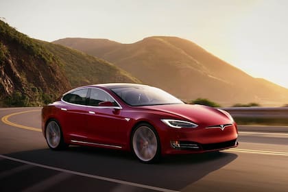 El Tesla Model S es hoy uno de los pioneros en la conducción autónoma y podría, eventualmente, desembarcar en la Argentina con esta tecnología