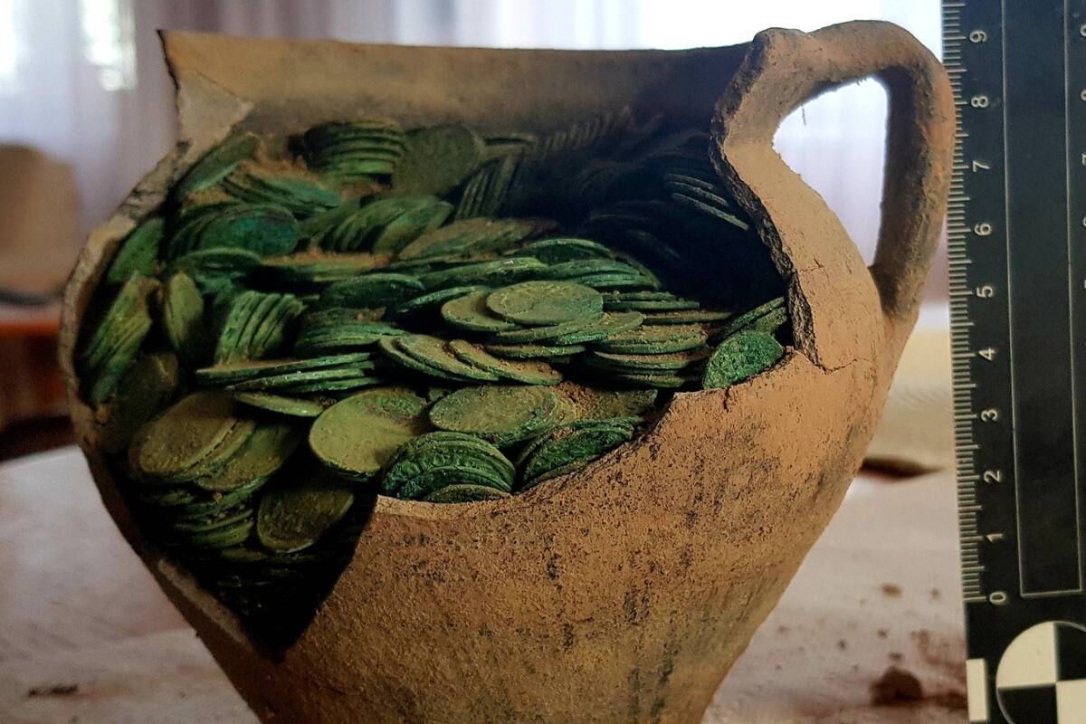 El tesoro estaba enterrado en un campo, en las afueras de Zaniowka, en el este de Polonia