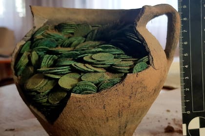 El tesoro estaba enterrado en un campo, en las afueras de Zaniowka, en el este de Polonia