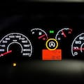 Los expertos explican qué significa la letra “A” en el tablero del auto
