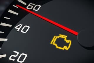 Qué es el testigo de check engine y por qué casi nadie lo atiende a tiempo
