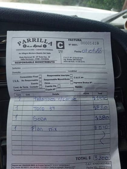 El ticket con los precios que indignaron al camionero