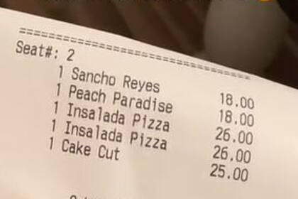 El ticket de la discordia: un restaurante en Estados Unidos le cobró al cliente por cortar la torta de cumpleaños
