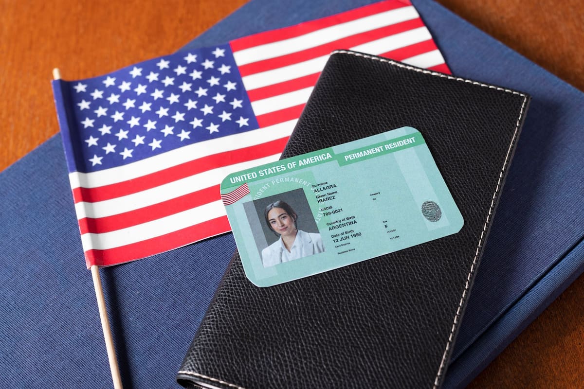 El tiempo de espera para la entrega de la green card puede variar mucho; así funciona el Advance parole