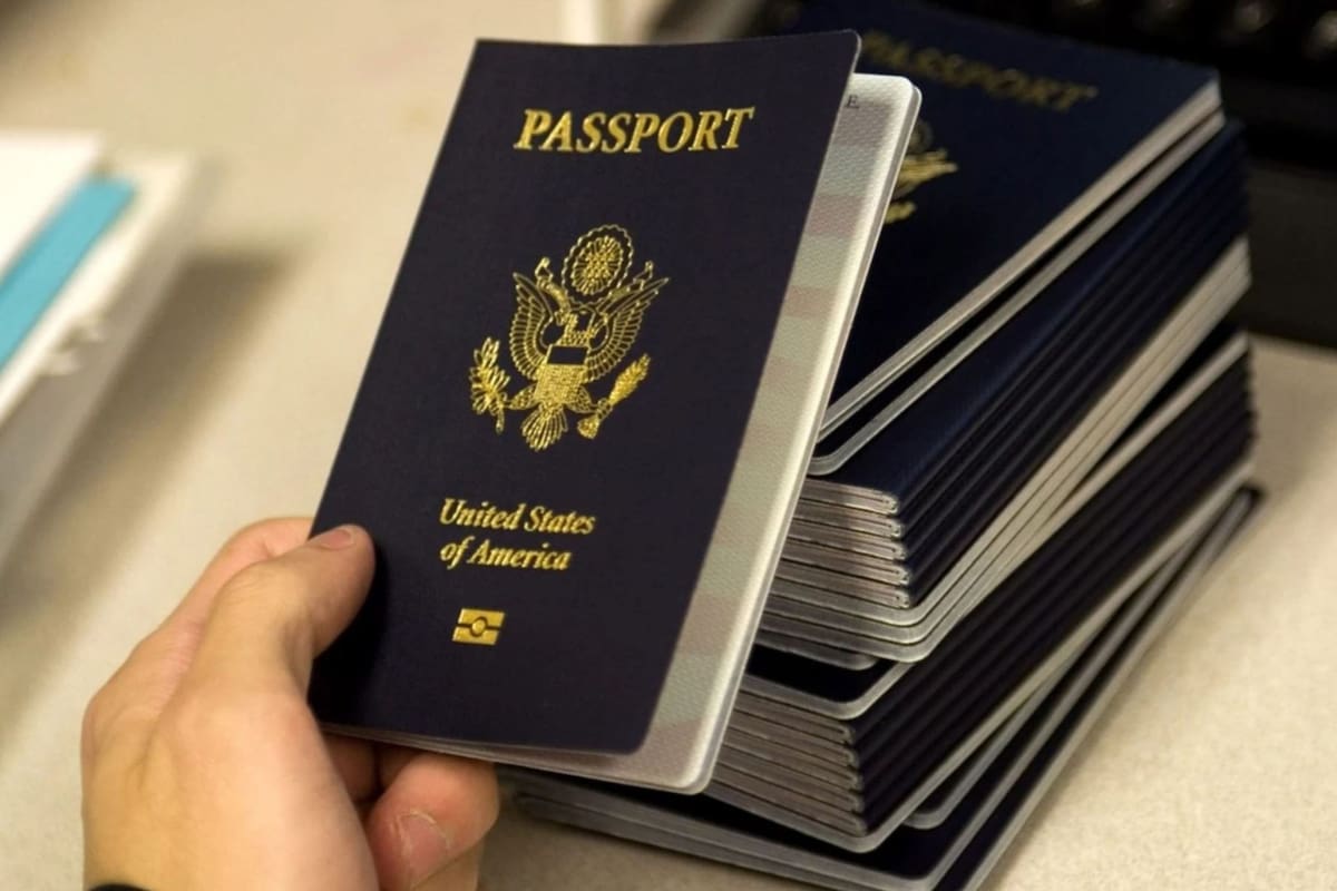 El tiempo para recibir un pasaporte puede reducirse considerablemente si se paga un tarifa extra (Archivo)
