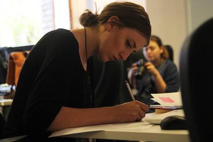 El tiempo para tramitar los permisos de trabajo en Estados Unidos ya es más corto