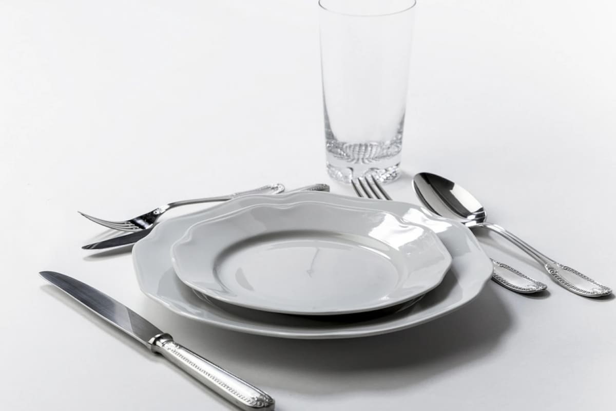 El tiempo que una persona puede sobrevivir sin alimentos depende de diversos factores.