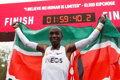 El tiempo y la bandera de Kenya: un día inolvidable para Eliud Kipchoge