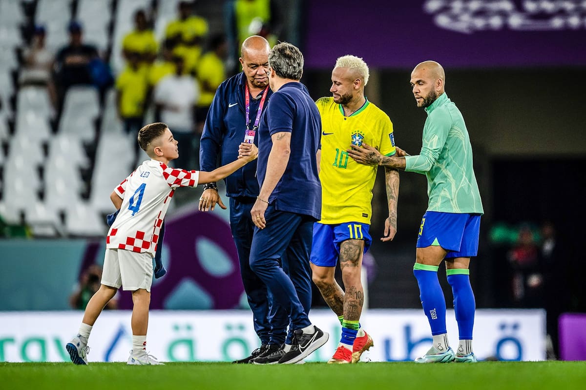 El tierno geste de Leonardo Perisic con Neymar tras la eliminación de Brasil