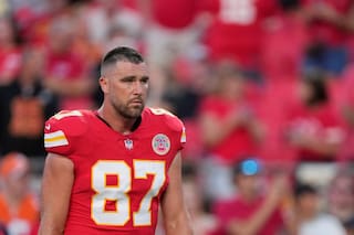Taylor Swift se salta los Emmy para animar a su novio Travis Kelce con Tom Cruise