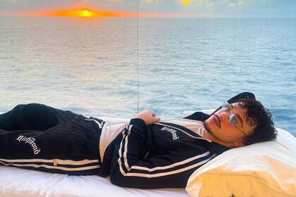 El tiktoker compartió el ingenioso truco para ver el atardecer a bordo de un crucero