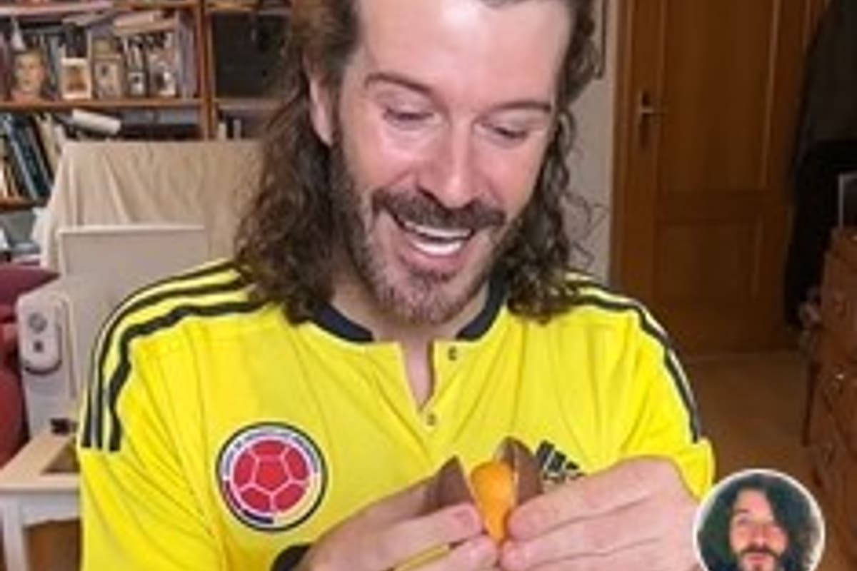 El tiktoker descubrió un nuevo uso para la sorpresa que viene en el huevo de chocolate