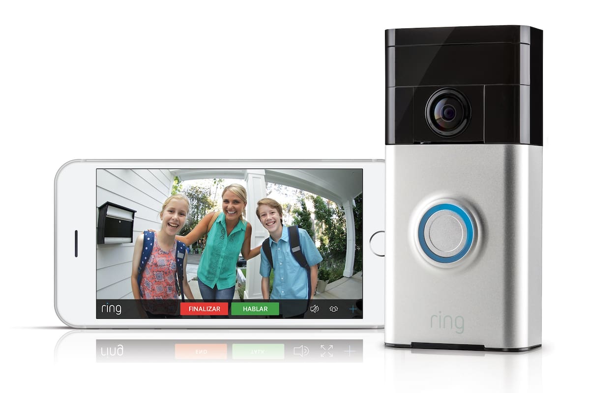 El timbre conectado permite realizar videollamadas desde la puerta de casa gracias a una cámara HD, un micrófono y un parlante con cancelación de ruido