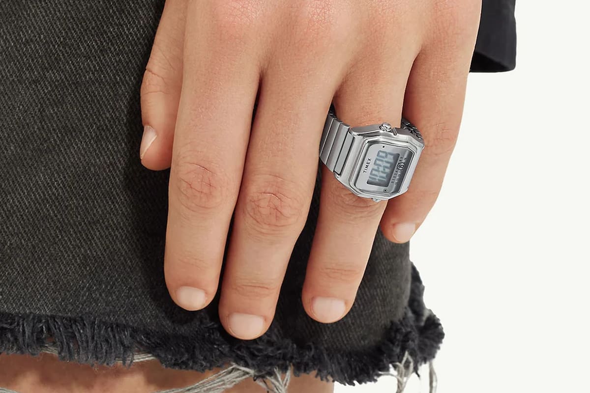 El Timex X MM6 es un reloj anillo digital con una caja de 20 mm de diámetro