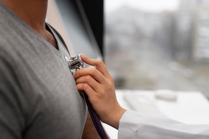 El tinnitus pulsátil puede estar relacionado con presión arterial alta