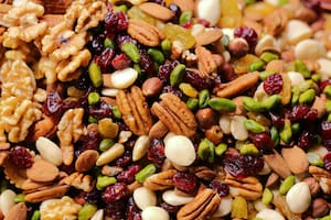 El tipo de fruto seco que previene arrugas y puedes consumir entre comidas