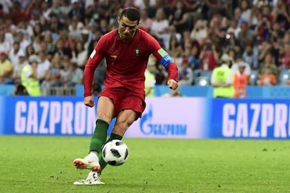 El tiro libre con el que Ronaldo le dio el empate a Portugal frente España