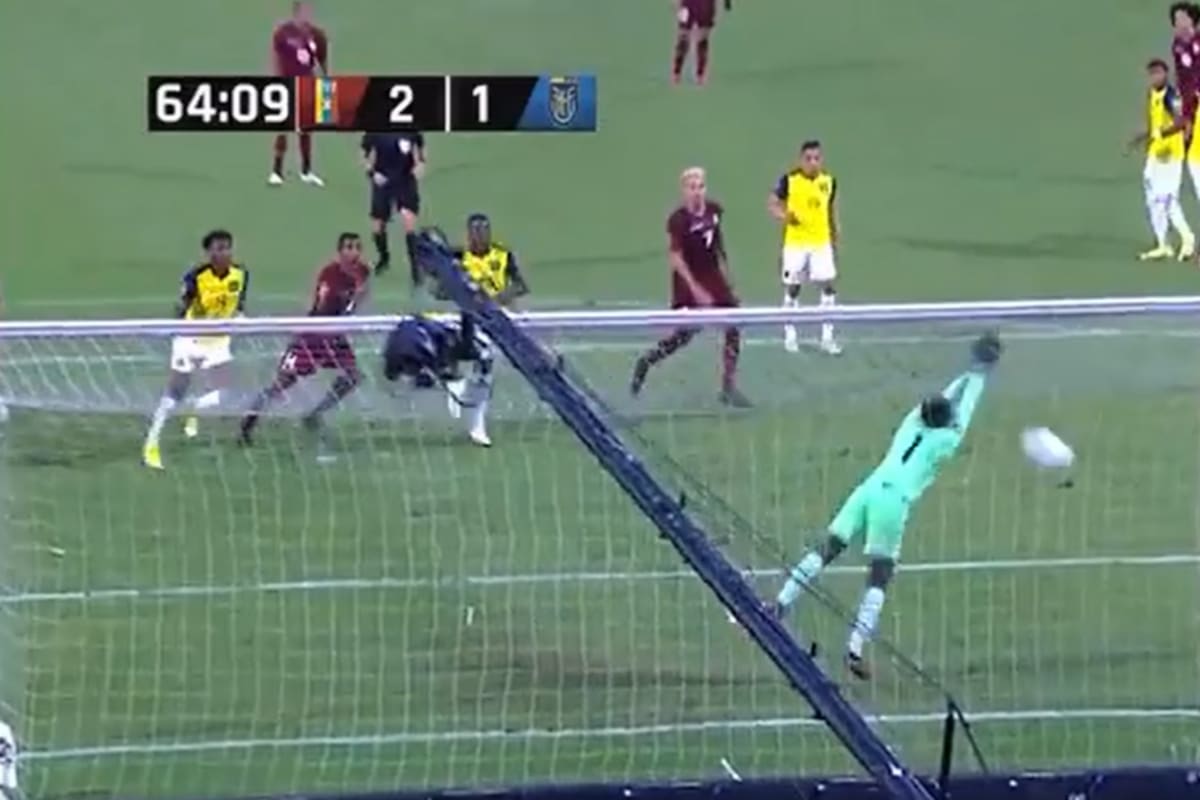 El tiro libre del venezolano Eduard Bello que encaminó el triunfo de la Vinotinto